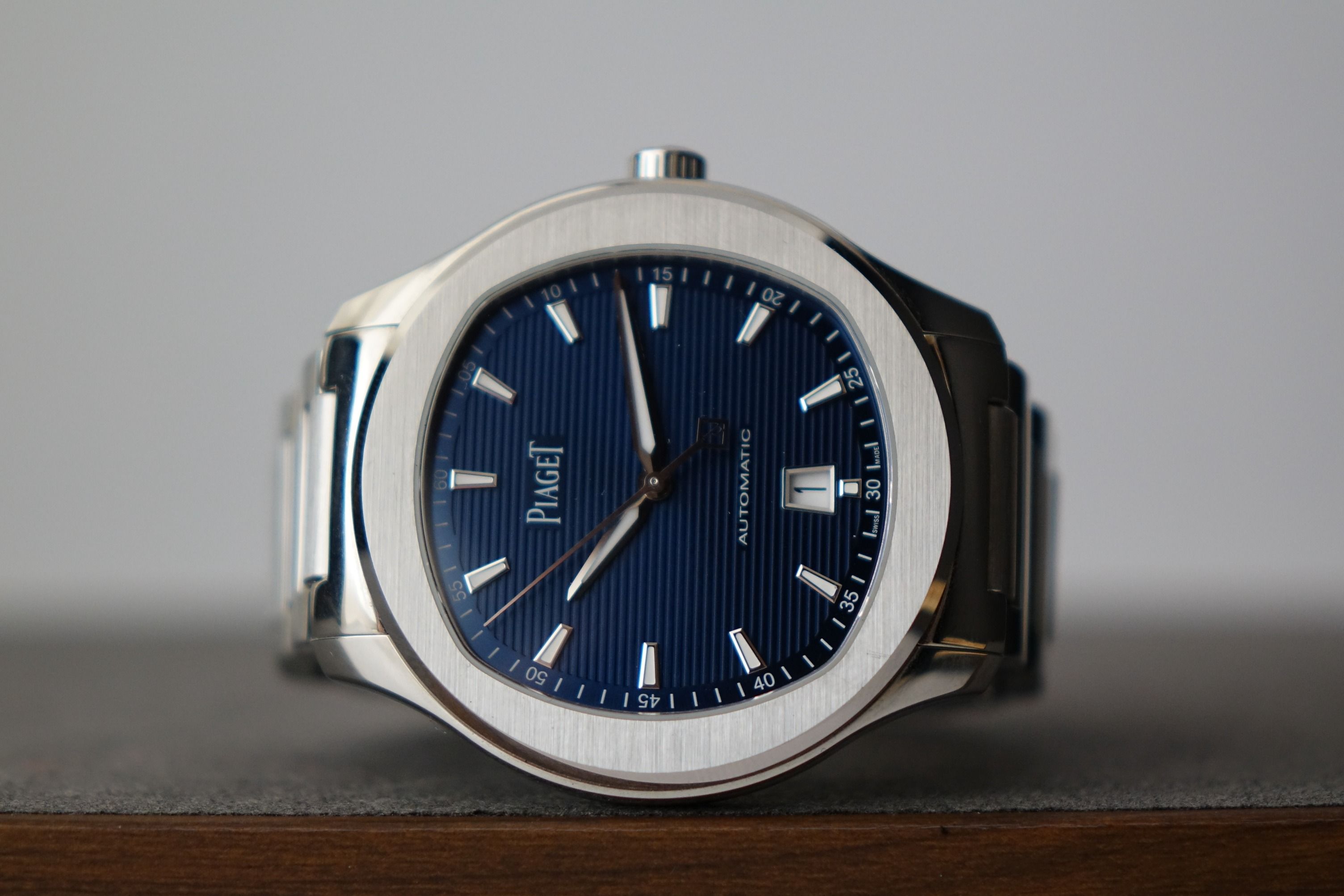 Piaget Polo S G0A41002 full set (Category: Watches) located in Singapore. Submitted by wristime (Listing ID 1379442250, Image 2). Description: Join our tele channel for the latest updates and exclusive deals! One owner Set Unpolished. The Piaget Polo Date features a stainless steel case, striking blue guilloché dial, and signature cushion-shaped bezel. Introduced in 1979, the Polo collection marked Piaget’s bold entry into the luxury sports watch