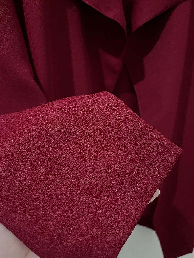 (PRELOVED) BASIC OUTER/BASIC BLAZER (Kategori: Baju Luaran) berada di Tangerang. Dikirim oleh helloola (ID iklan 1379519147, Gambar 3). Deskripsi: (PRELOVED) BASIC OUTER/BASIC BLAZER in Maroon FreeSize LD 102CM, P 70CM Material: Mosscrepe Condition: Like New, baru dipakai sekali Mirip blazer merche .