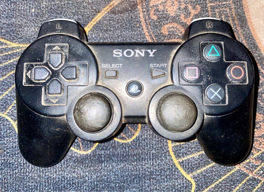ps 3 controller (Category: Controllers) located in Singapore. Submitted by tomasyeo17 (Listing ID 1379484096, Image 1). Description: ps 3 wireless controller well used selling cheap..pm to deal.