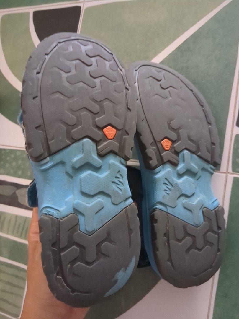 Quechua sandals (Category: Babies & Kids Fashion) located in Singapore. Submitted by peizee (Listing ID 1379382379, Image 2). Description: son grew out. EU 30-31. 19cm long.