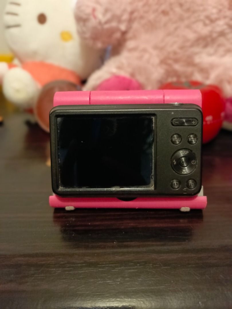 Samsung ES95 (Category: Cameras) located in Quezon City. Submitted by pixellea1 (Listing ID 1379441229, Image 2). Description: Samsung ES95 ⚡︎ Price: 600 » Honest Issue: White screen/LCD (all working - flash & zoom) Based in QC Unli video call! PM for details & sample shots ^^ » INCLUSION: UNIT & BEADED STRAP ONLY (+additional fee for battery & SD card) » Open for MEET-UP within QC only | 100-300 pesos handling fee » MOD (Mode of Delivery): Lalam