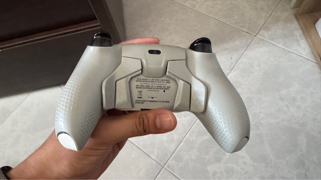 URGENT SALE. SCUF Reflex Pro FPS Controller - Gray/White63109551927042113