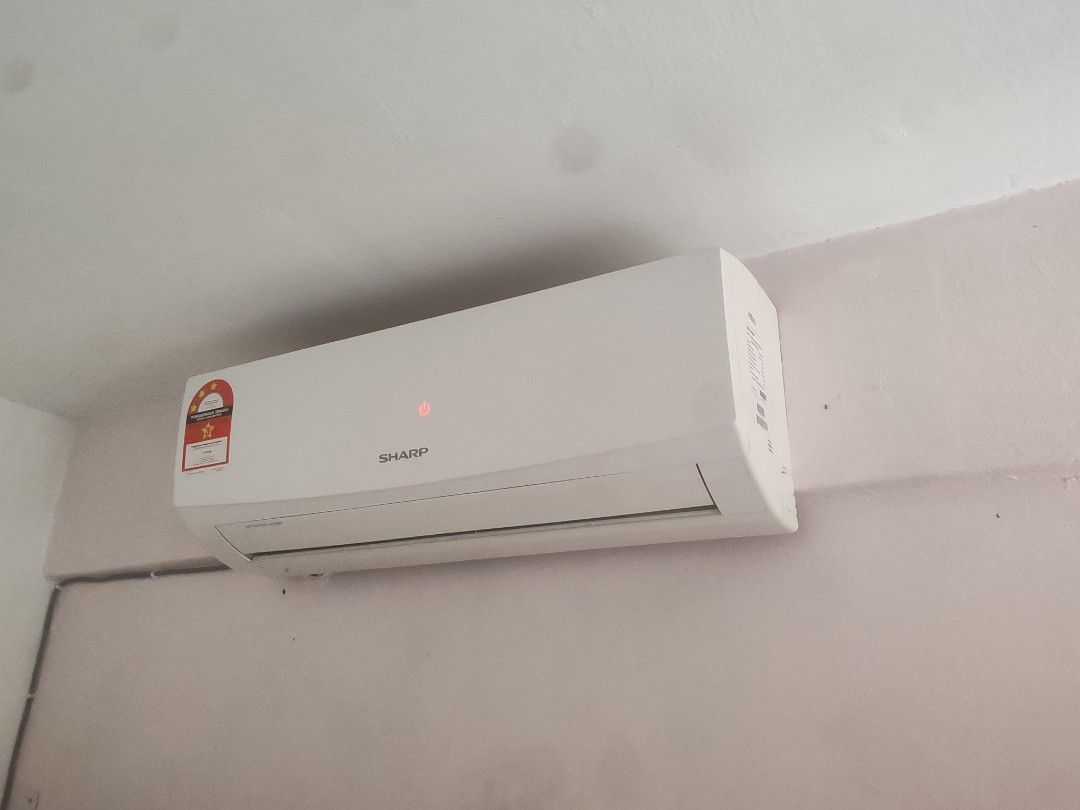 Sharp Aircond (Category: Air Conditioners & Heating) located in Kuala Lumpur. Submitted by negowillblock (Listing ID 1379371241, Image 1). Description: .