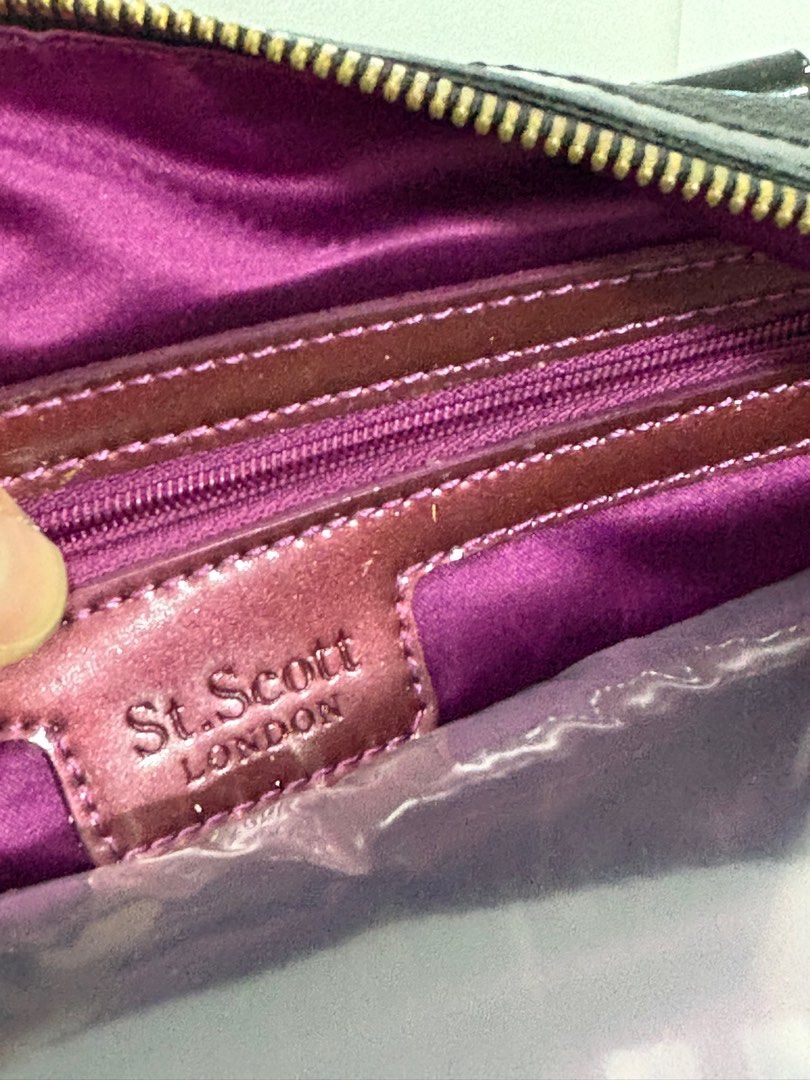 St Scott London (Category: Luxury Bags & Wallets) located in Tarlac. Submitted by denfernando (Listing ID 1379490125, Image 3). Description: Lightly used Minimal flaws, barely unnoticeable COP LBC message me for more photos.