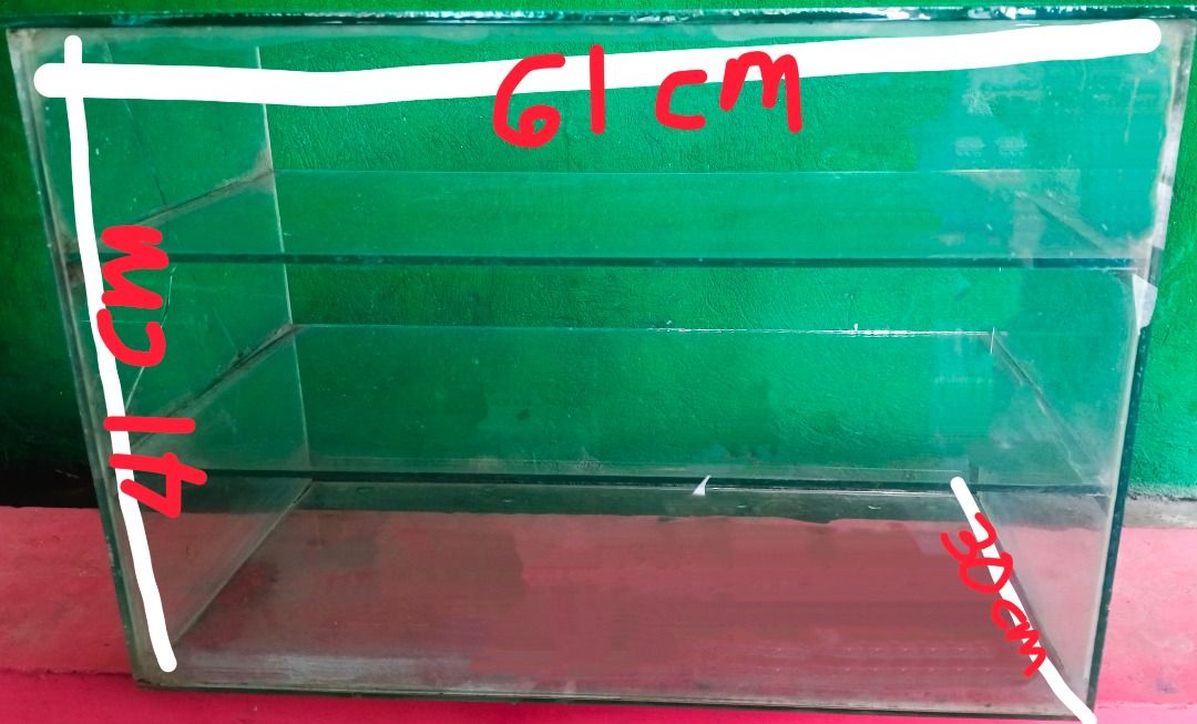 Stante Glass (Category: Other Home Furniture) located in Taguig. Submitted by hannah12276 (Listing ID 1379447828, Image 1). Description: 3 layers stante glass(with crack in side but still okay to use) with freebie.