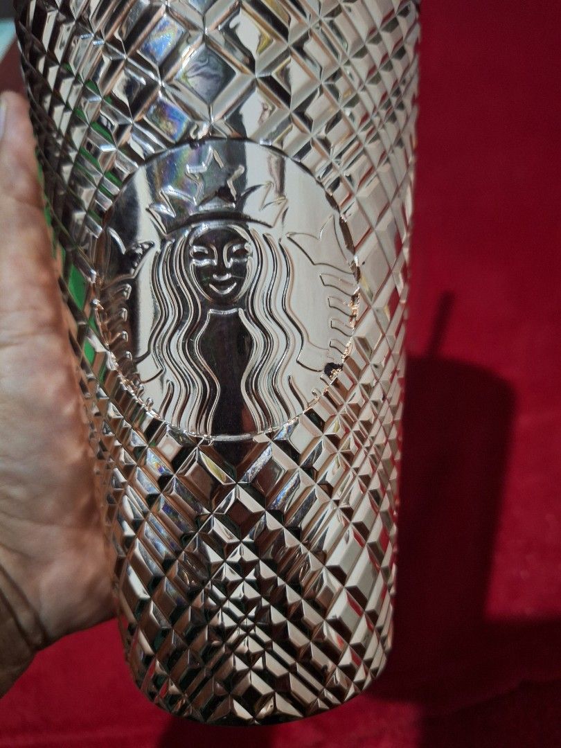 STARBUCKS COLD CUP (Category: Coffee & Tea Tableware) located in Batac City. Submitted by thedecluttrcat.in (Listing ID 1379383850, Image 2). Description: Starbucks Cold Cup From US Rose gold Price is negotiable Payment thru GCASH. Payment first before I send the item. No to COD/COP Shipping fee will be shouldered by the buyer thru LBC/J&T/JRS EXPRESS Message me po if interested. Thank you😊 Meet up centro City of Batac.
