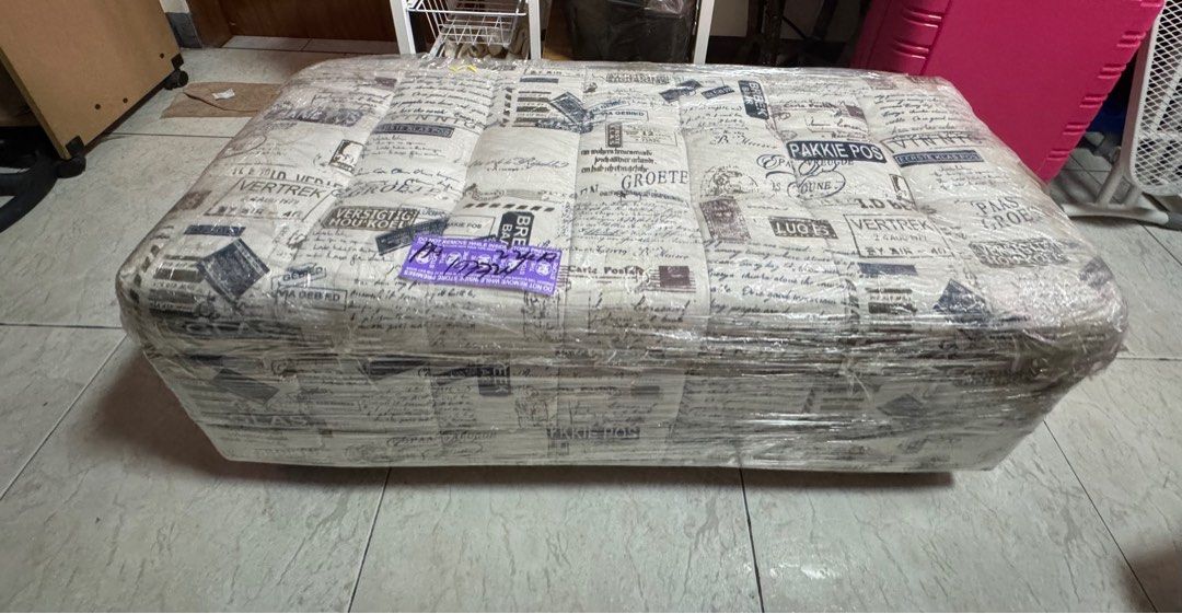 Storage Bench (Category: Sofas) located in Taguig. Submitted by lrcshop (Listing ID 1379380951, Image 1). Description: No Issue Good as new 🚚DELIVERY🚚 - Delivery Fee should be shouldered by the buyer. 👭🏻MEET UP👨🏼‍🤝‍👨🏻 - We only do meet ups depending on what item you bought or if you buy an item amounting 15k and above. - Meet Up fee will be applied depends on the location. ☺️.