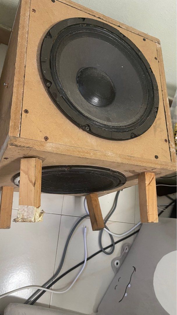 Subwoofer (Category: Other Audio Equipment) located in Singapore. Submitted by tyt6228 (Listing ID 1379434631, Image 3). Description: .