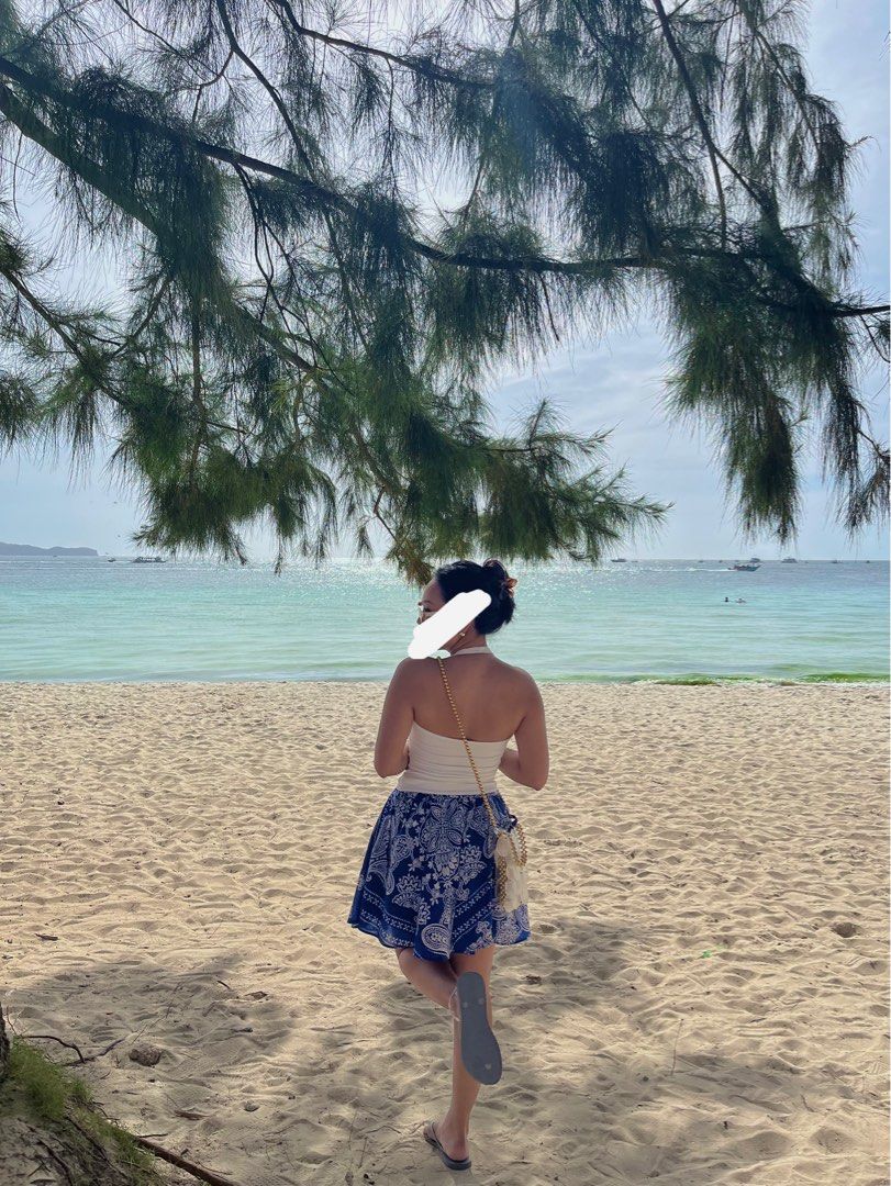 H&M Blue Summer Skirt (Category: Skirts) located in Pasay City. Submitted by cesioa (Listing ID 1379375807, Image 2). Description: Double lining (not see through) used once Bought this for 1,500 Height 5’0ft.