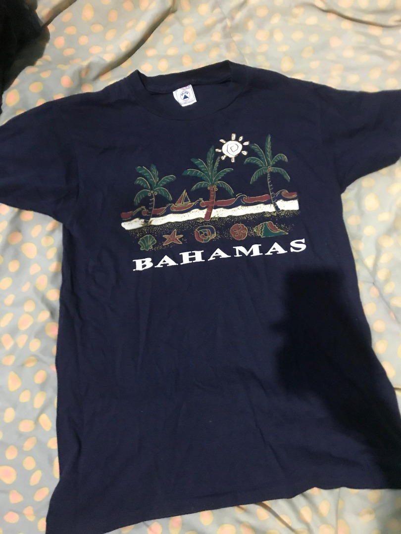 Tshirt bahamas tag delta, Fesyen Pria, Pakaian , Atasan di Carousell