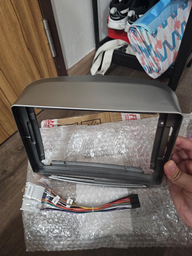 Vios Android Player casing (Category: Audio Systems) located in Singapore. Submitted by zeninthechaos (Listing ID 1379353161, Image 2). Description: more details in photos silver bought at $25 9".