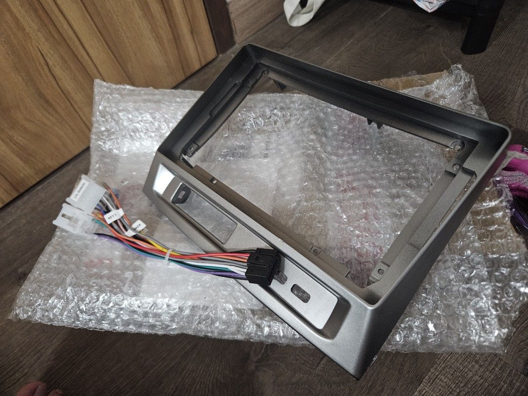 Vios Android Player casing (Category: Audio Systems) located in Singapore. Submitted by zeninthechaos (Listing ID 1379353161, Image 1). Description: more details in photos silver bought at $25 9".
