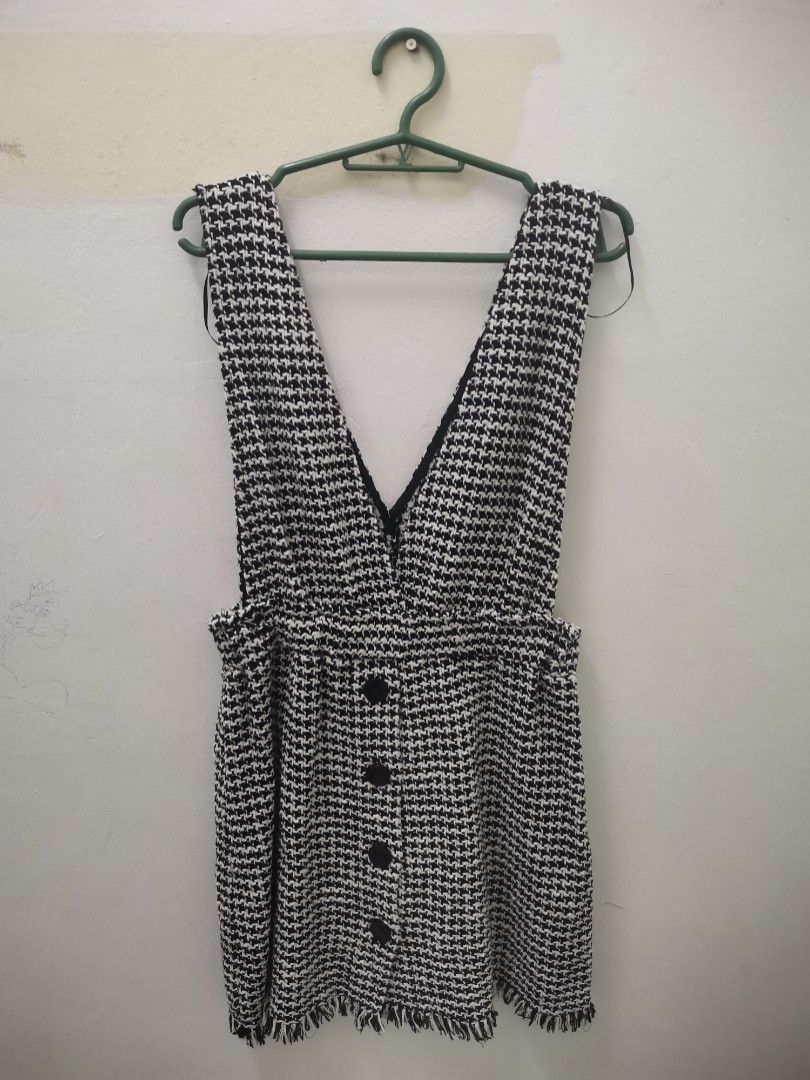 Zara Tweed dress Medium (Category: Dresses) located in Quezon City. Submitted by sd_properties (Listing ID 1379350495, Image 1). Description: Zara Tweed Dress. Slightly Nego..