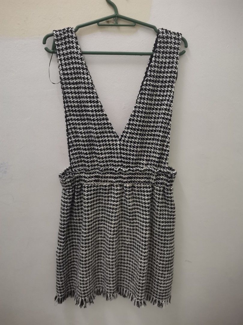 Zara Tweed dress Medium (Category: Dresses) located in Quezon City. Submitted by sd_properties (Listing ID 1379350495, Image 3). Description: Zara Tweed Dress. Slightly Nego..