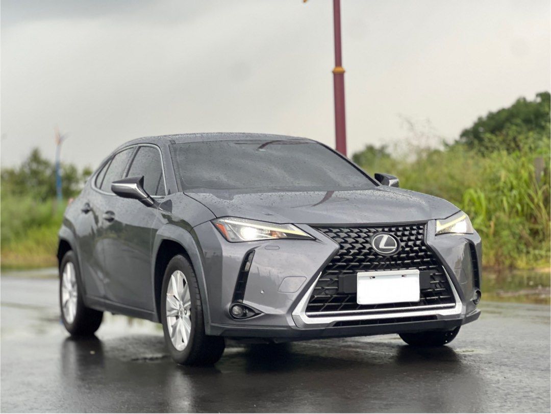 由 af1209120903185 (刊登 ID 1379642726，圖片 2) 提交，位於 台中市 (Taichung) 的 2019年 Lexus UX200 菁英版 挑戰市場最低價 (類別：汽車出售)，說明：2019年 Lexus UX200 菁英版 里程保證✅車況保證✅認證車✅ 配備￼ 免鑰匙keyless｜ACC主動跟車系統｜車道偏移 雙前電動調整座椅｜雙前恆溫座椅｜分區溫控 駕駛模式切換｜循跡防滑｜後座出風口 多功能方向盤｜倒車顯影｜多媒體影音 售價56.8萬 實車實價 🔥實體店面可免費試駕 🔥貸款低利率強力過件 🔥視訊到府賞車超便利 有興趣歡迎私訊或來電洽詢 📲：0987615161林先生（同line) 📍：臺中市南屯區賞車 #Lexus #UX200 #小休旅 #市場最便宜 #高價收購您的愛車 #泰山汽車 #你鄰居家的車都是跟我買的 #認證中古車 #推薦二手車 #認證二手車 #推薦中古車 #認證車 #保固車 #全額貸。