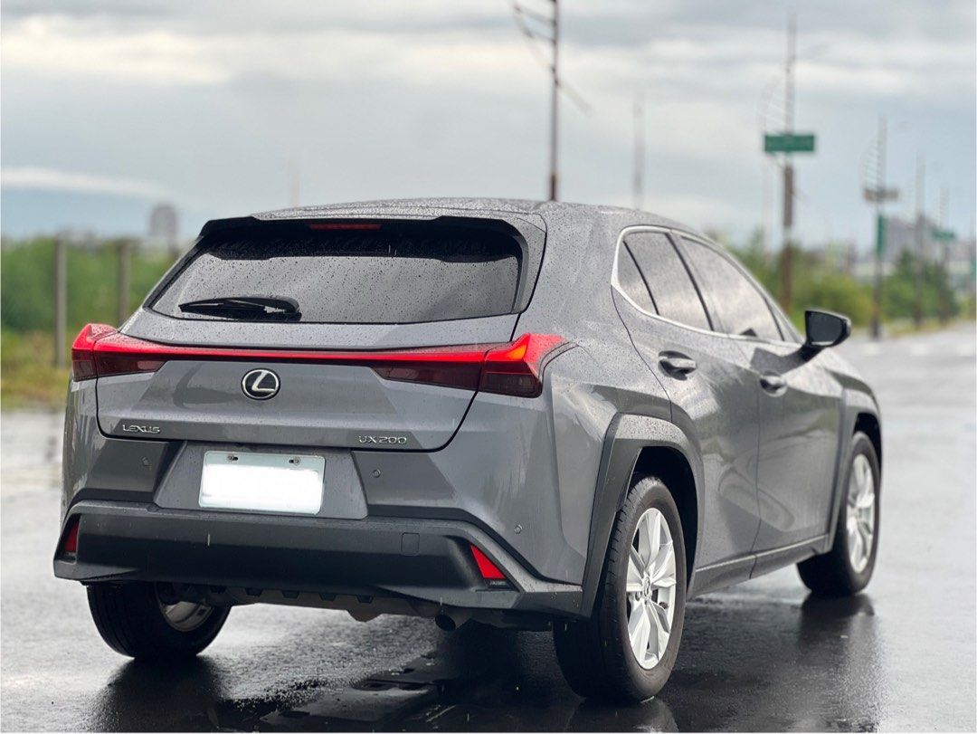 由 af1209120903185 (刊登 ID 1379642726，圖片 3) 提交，位於 台中市 (Taichung) 的 2019年 Lexus UX200 菁英版 挑戰市場最低價 (類別：汽車出售)，說明：2019年 Lexus UX200 菁英版 里程保證✅車況保證✅認證車✅ 配備￼ 免鑰匙keyless｜ACC主動跟車系統｜車道偏移 雙前電動調整座椅｜雙前恆溫座椅｜分區溫控 駕駛模式切換｜循跡防滑｜後座出風口 多功能方向盤｜倒車顯影｜多媒體影音 售價56.8萬 實車實價 🔥實體店面可免費試駕 🔥貸款低利率強力過件 🔥視訊到府賞車超便利 有興趣歡迎私訊或來電洽詢 📲：0987615161林先生（同line) 📍：臺中市南屯區賞車 #Lexus #UX200 #小休旅 #市場最便宜 #高價收購您的愛車 #泰山汽車 #你鄰居家的車都是跟我買的 #認證中古車 #推薦二手車 #認證二手車 #推薦中古車 #認證車 #保固車 #全額貸。