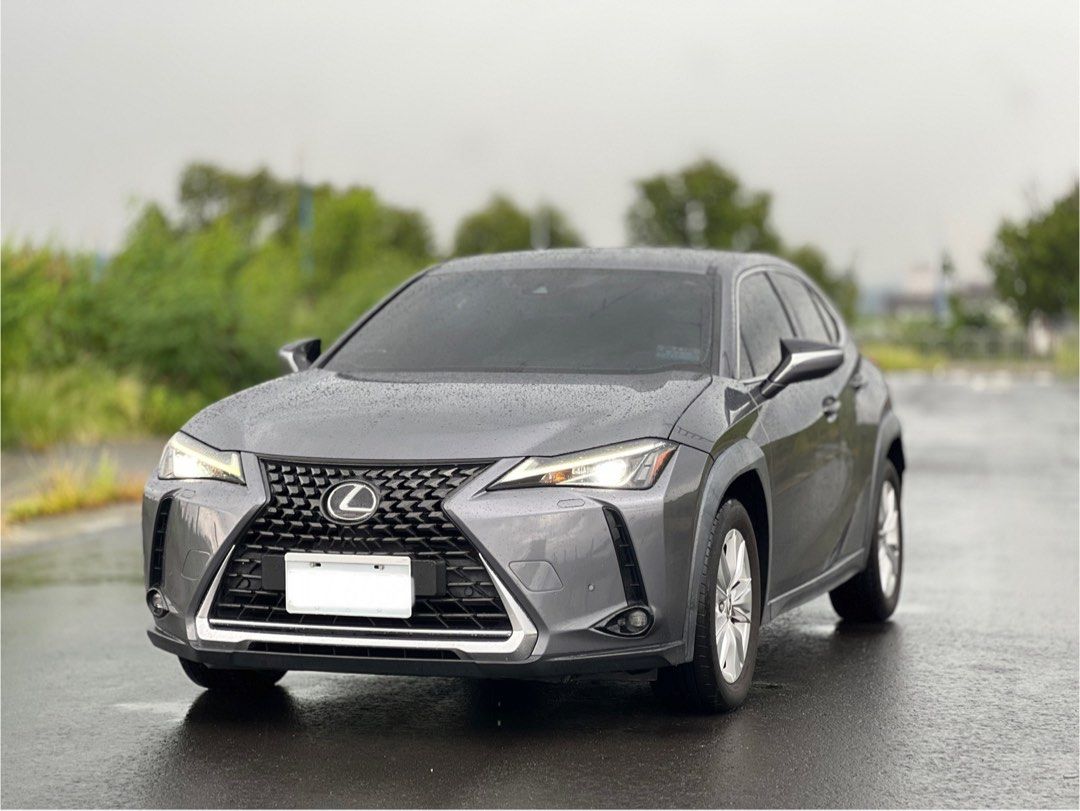 由 af1209120903185 (刊登 ID 1379642726，圖片 1) 提交，位於 台中市 (Taichung) 的 2019年 Lexus UX200 菁英版 挑戰市場最低價 (類別：汽車出售)，說明：2019年 Lexus UX200 菁英版 里程保證✅車況保證✅認證車✅ 配備￼ 免鑰匙keyless｜ACC主動跟車系統｜車道偏移 雙前電動調整座椅｜雙前恆溫座椅｜分區溫控 駕駛模式切換｜循跡防滑｜後座出風口 多功能方向盤｜倒車顯影｜多媒體影音 售價56.8萬 實車實價 🔥實體店面可免費試駕 🔥貸款低利率強力過件 🔥視訊到府賞車超便利 有興趣歡迎私訊或來電洽詢 📲：0987615161林先生（同line) 📍：臺中市南屯區賞車 #Lexus #UX200 #小休旅 #市場最便宜 #高價收購您的愛車 #泰山汽車 #你鄰居家的車都是跟我買的 #認證中古車 #推薦二手車 #認證二手車 #推薦中古車 #認證車 #保固車 #全額貸。