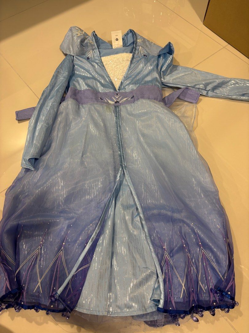 5Y-6Y [Preloved] Disney Frozen Dress (Category: Babies & Kids Fashion) located in Singapore. Submitted by haydenley_joy (Listing ID 1379666814, Image 1). Description: Defect as per pic can try to wash off .