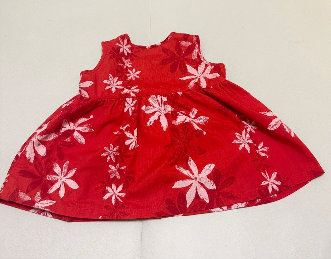 由 miko333330 (刊登 ID 1379553355，圖片 1) 提交，位於 台中市 (Taichung) 的 紅花洋裝80內 (類別：嬰兒及兒童流行時尚)，說明：無標 目測80內可穿。