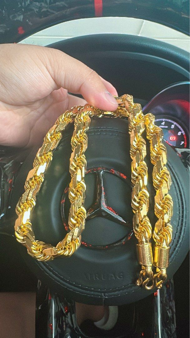 916 Gold Necklace (Highest Buy Back) / 916 Chain / Pawn Ticket / 916 / 916 Necklace / 999 / 999 gold / gold chain (Category: Necklaces) located in Singapore. Submitted by brickbeartree (Listing ID 1371168622, Image 2). Description: Highest take in any gold jewellery/ pawn ticket No gimmicks Fast cash to sell your item Price vary on item and condition .