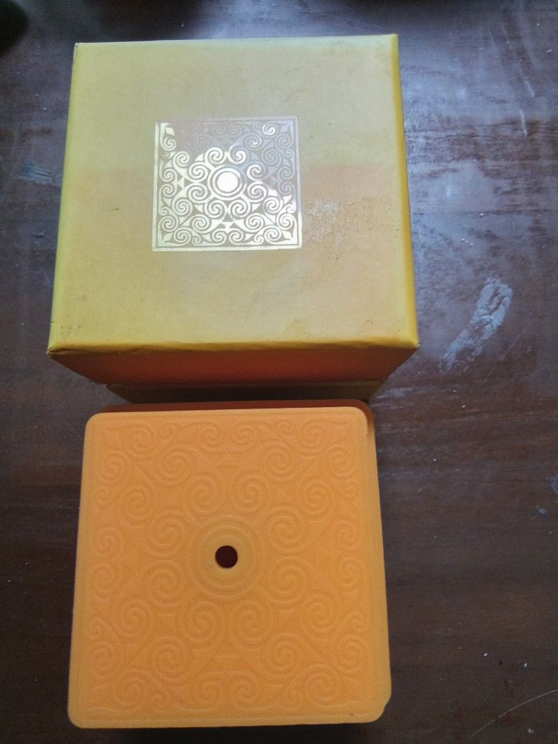 由 happy461125 (刊登 ID 1379591112，圖片 1) 提交，位於 台中市 (Taichung) 的 樂樂屋製冰球盒 (類別：浴室、廚房用品配件)，說明：很厚實有質感。