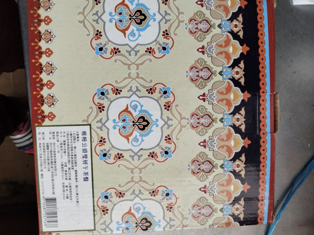 由 a09386023197962 (刊登 ID 1379693413，圖片 1) 提交，位於 台北市 (Taipei) 的 雙層點心盤 (類別：餐具和餐具)，說明：全新西雅圖雙層點心盤。