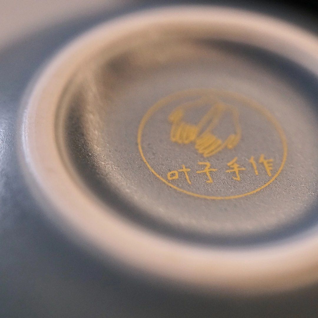 由 fina_wu (刊登 ID 1379667134，圖片 2) 提交，位於 苗栗縣 (Miaoli) 的 近全新 賣黑色的 拉花杯 拿鐵杯 (類別：水杯、水壺)，說明：當初商攝用的二手杯 容量沒有實際測量過 有興趣可私訊為你確認 亦可私訊細節影片或照片 於苑裡花燦咖啡面交每項可折50元 品項皆為無盒裝易碎物 會妥善保護並錄影包裹過程再寄出 但仍有運送期間的破損風險 購入前請謹慎思考。