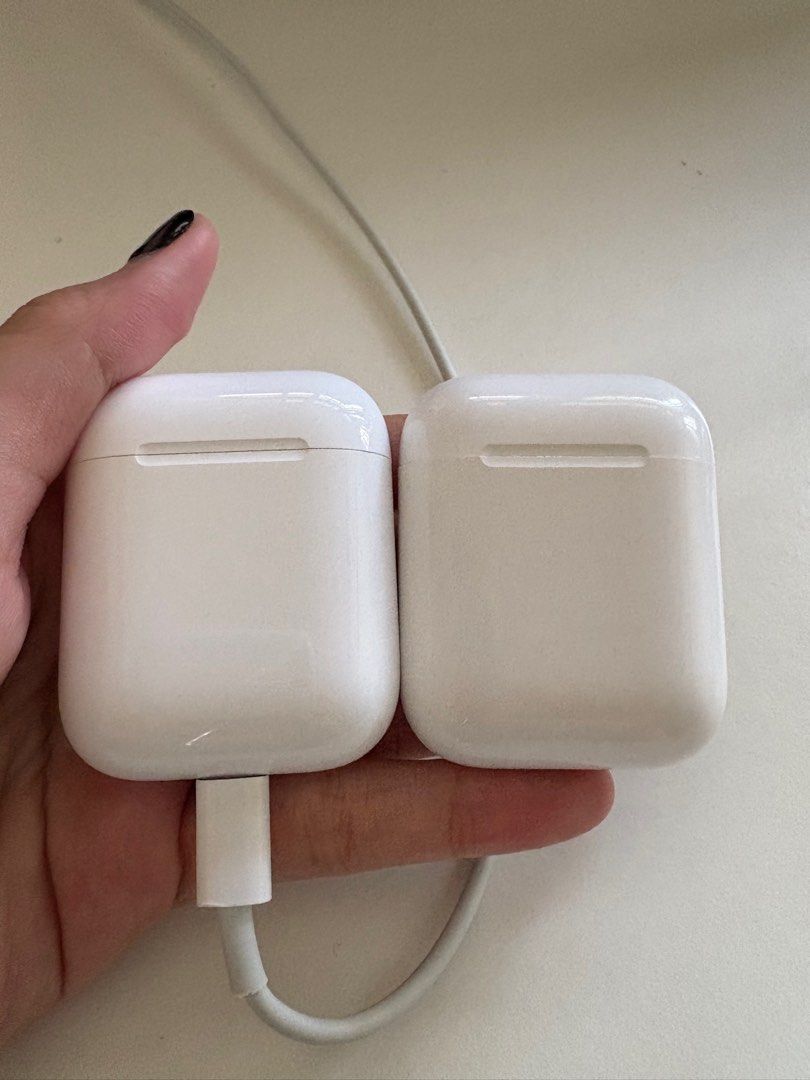 Apple AirPods with charging case 2nd Generation63167524437889110