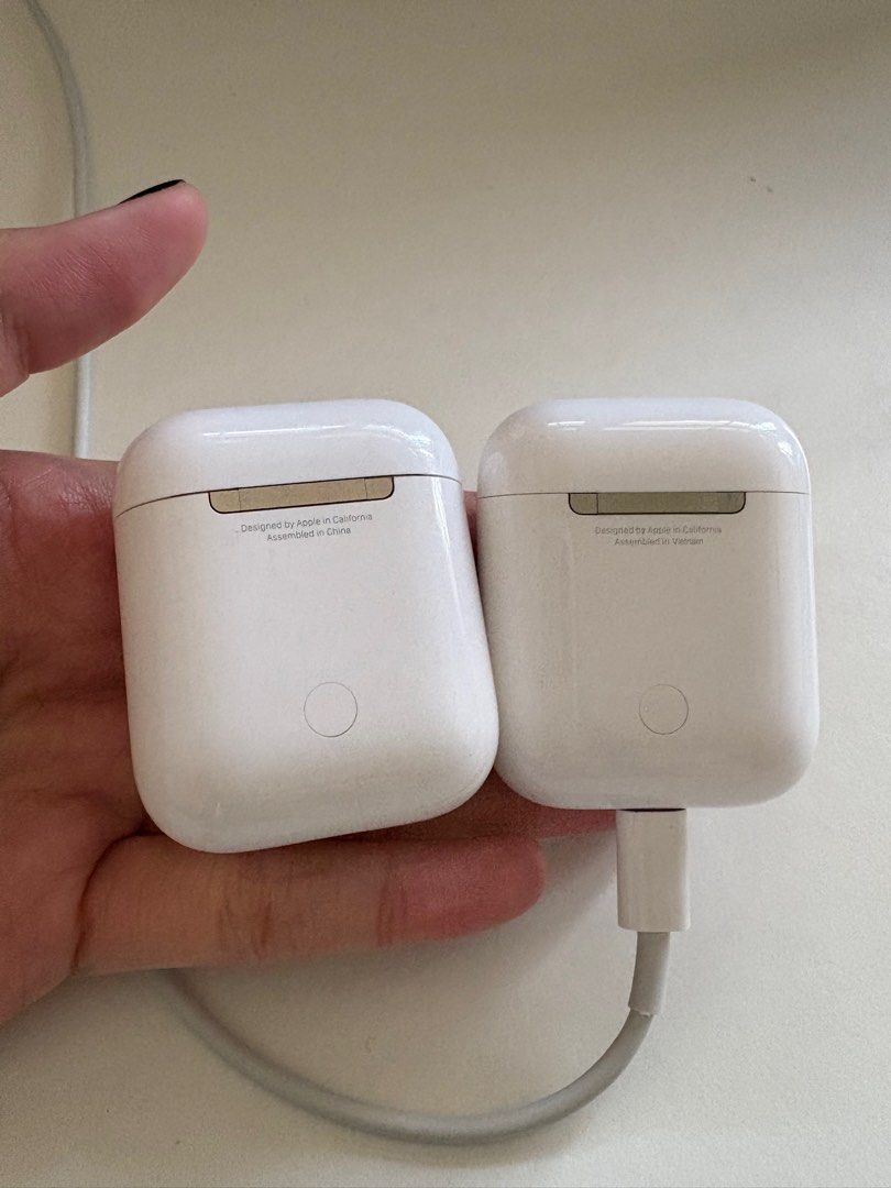 Apple AirPods with charging case 2nd Generation63167524437889114