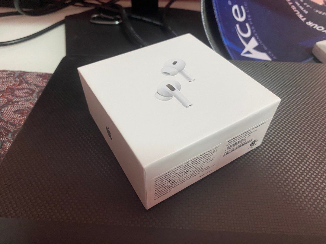 Apple AirPods Pro (2nd Generation) (Category: Earphones) located in Singapore. Submitted by balat1280593258 (Listing ID 1379695094, Image 2). Description: I am selling because , I got this from friend as a gift for birthday as I can’t avoid that time. please ping me if you really interested. Brand new Apple AirPods Pro (2nd generation). Comes with the original box and all accessories. Never been used. Perfect for music, calls, and active lifestyl
