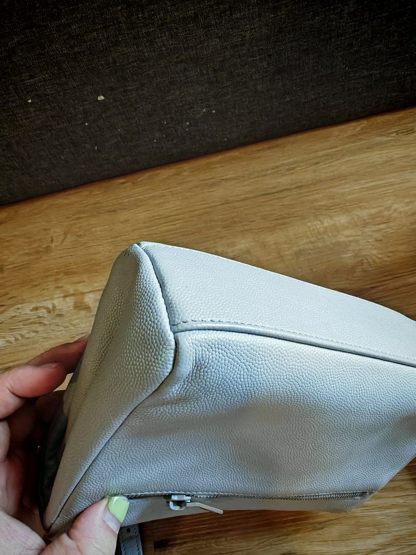 Authentic ysl (Category: Bags & Wallets) located in Shah Alam. Submitted by onlyanna (Listing ID 1379655521, Image 3). Description: Clearance sell, authentic ysl bag Condition 8/10 Prada#chanel#lv#velentino.
