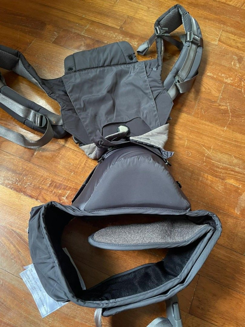 Hugpapa Baby Carrier - Grey (Category: Carriers & Slings) located in Singapore. Submitted by turbo1985 (Listing ID 1379566912, Image 1). Description: - Excellent condition baby carrier - Adjustable straps for a comfortable fit - Designed for both parent and baby comfort - Hip seat to relief pressure on shoulders - Suitable for babies between 12lbs and 34lbs - Neutral grey color - Well-maintained and ready for immediate use.