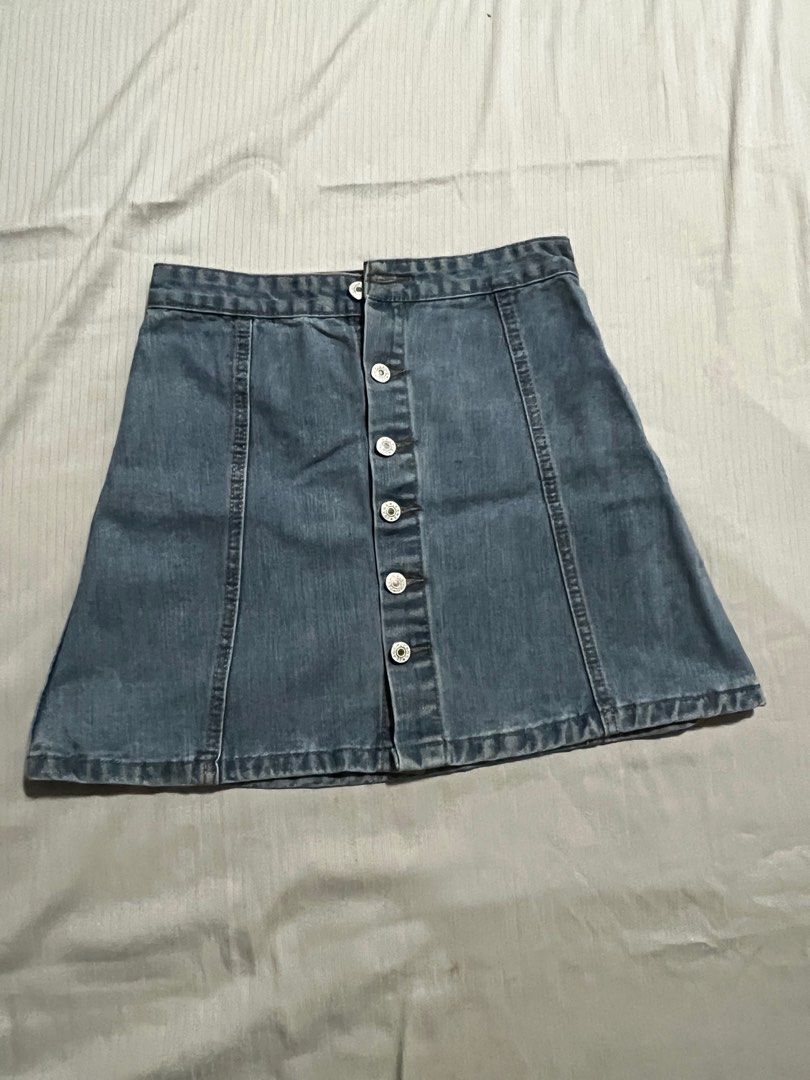 Blue denim skirt (Category: Skirts) located in Manila. Submitted by _fromrani (Listing ID 1379591620, Image 1). Description: - fits 26-27 inches waist - 15 1/2 inches length .