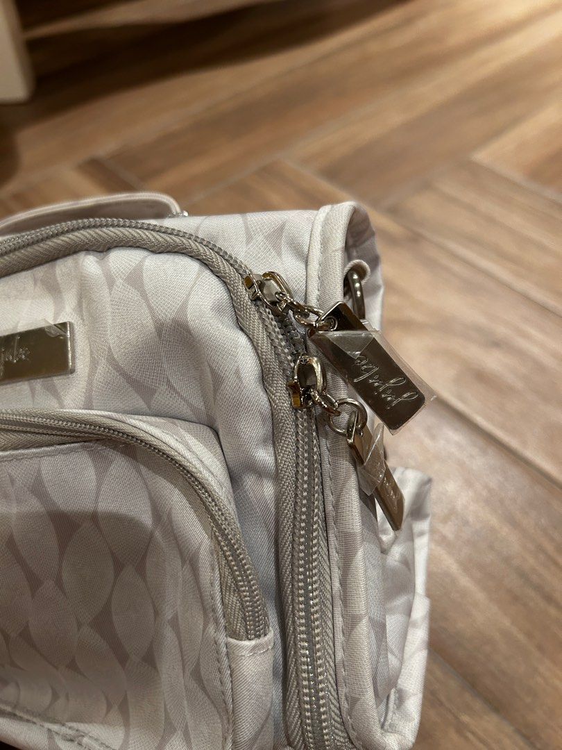 BNWT jujube mini bff cosy knit white mini bag (Category: Diaper Bags & Wetbags) located in Singapore. Submitted by glitterglamglow (Listing ID 1379691151, Image 3). Description: BNWT jujube mini bff cosy knit No original packaging but brand new with tags Priced to sell Price firm No self collect Add for postage $2.50 normal mail $3.50 tracked mail $6 courier.