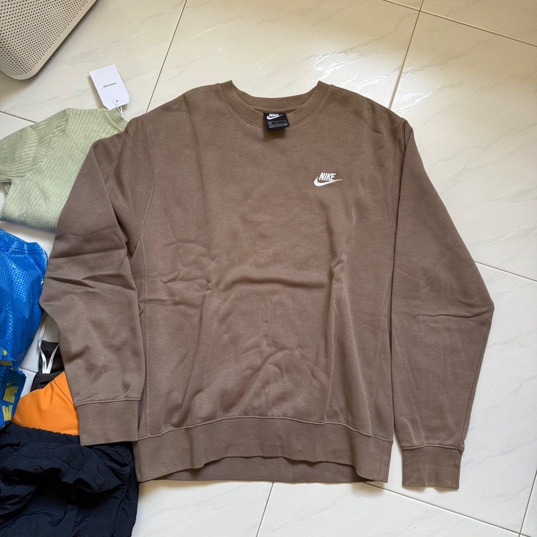 brown/grey nike pullover sweater (Category: Coats, Jackets and Outerwear) located in Singapore. Submitted by jowwey (Listing ID 1379592983, Image 1). Description: authentic nike, super soft!!! wore it a couple of times ~ .