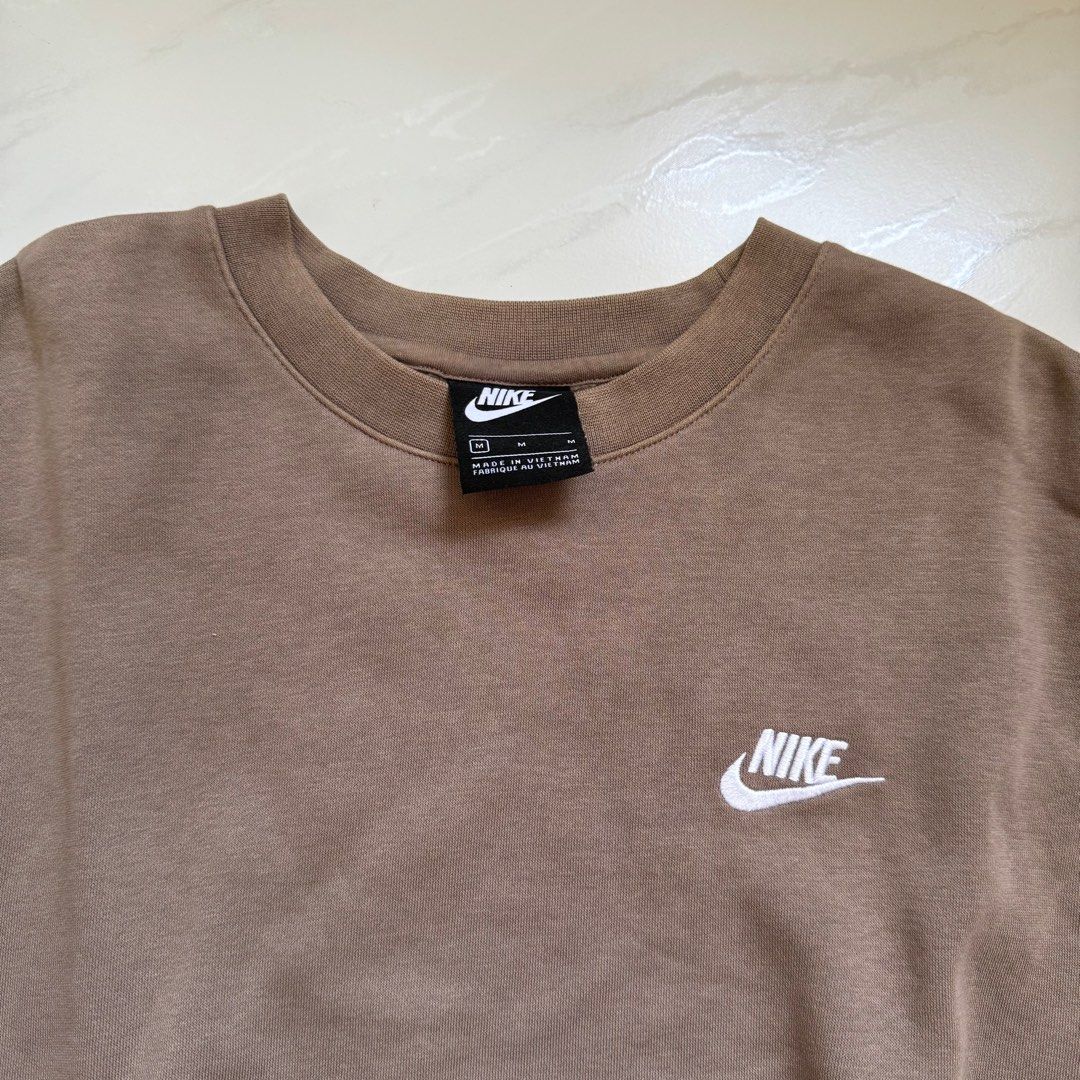 brown/grey nike pullover sweater (Category: Coats, Jackets and Outerwear) located in Singapore. Submitted by jowwey (Listing ID 1379592983, Image 2). Description: authentic nike, super soft!!! wore it a couple of times ~ .
