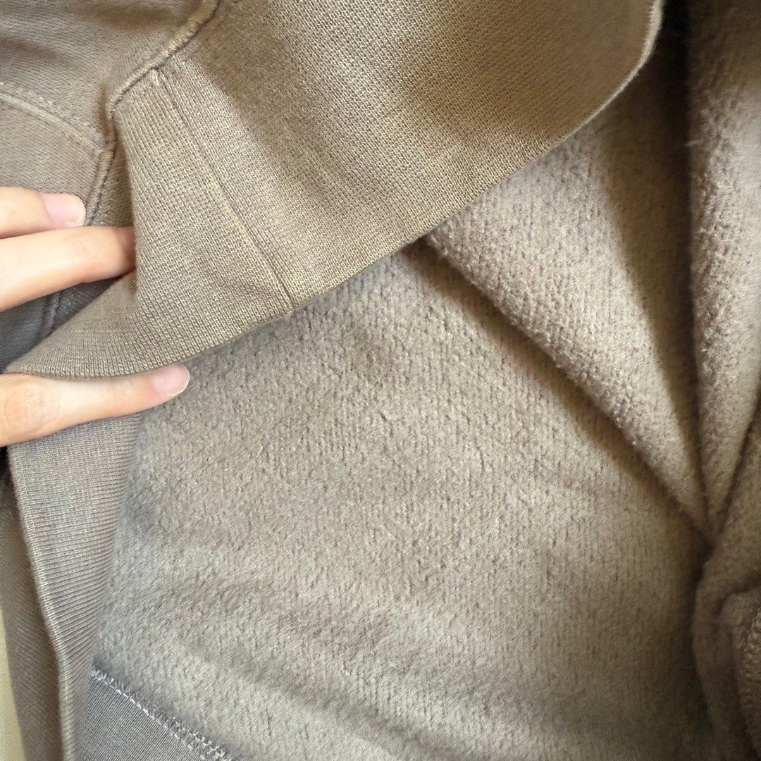 brown/grey nike pullover sweater (Category: Coats, Jackets and Outerwear) located in Singapore. Submitted by jowwey (Listing ID 1379592983, Image 3). Description: authentic nike, super soft!!! wore it a couple of times ~ .
