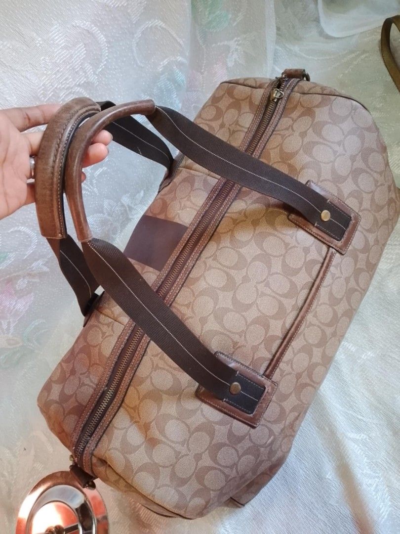 COACH TRAVELLING BAG (Category: Luxury Bags & Wallets) located in Tuguegarao City. Submitted by starzeke (Listing ID 1379608786, Image 2). Description: Pakibasa po‼️ ❤️Dear Buyers💚 Hindi ako makareply sa inyo, nakalimit kasi message sa carousel, nababasa ko lang cia. hanapin nio na lang po sa fb parehong pangalan po nakalagay sa profile pics. Pm nio ako dun and your Tawad☺️ -Starzeke Thriftshop and Japan Anikz.
