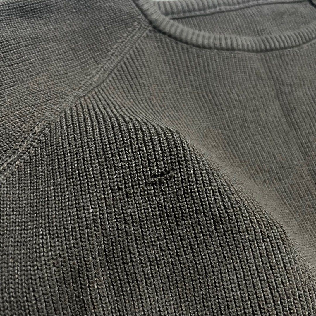 Coffee brown knitted cropped top (Category: Blouses) located in Manila. Submitted by _fromrani (Listing ID 1379589332, Image 2). Description: - perfect for xs-s - may maliit na butas sa knitted front (see 2nd pic).