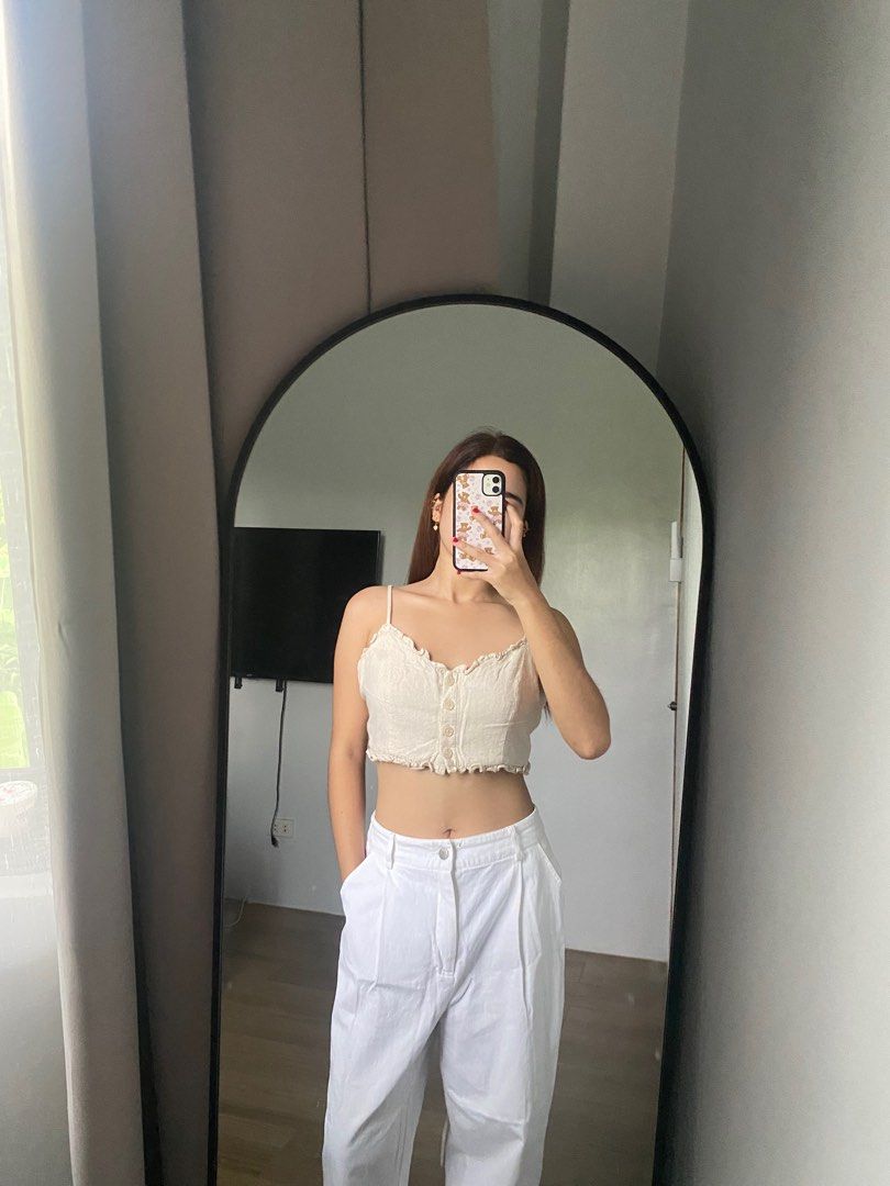COTTON ON Ruffled Sleeveless Crop Top (Category: Sleeveless) located in Manila. Submitted by lovesclairo (Listing ID 1379657707, Image 1). Description: ✿ 𝗣𝗥𝗜𝗖𝗘: ₱250 ✿ 𝗦𝗜𝗭𝗘: XS - Medium ✧ worn once ✧ smocked back ✧ has adjustable straps ✧ thick fabric 🤌🏻 ‼️ 𝗥𝗘𝗠𝗜𝗡𝗗𝗘𝗥: ✾ Strictly 𝙣𝙤 𝙘𝙖𝙣𝙘𝙚𝙡𝙡𝙖𝙩𝙞𝙤𝙣, 𝙧𝙚𝙩𝙪𝙧𝙣, 𝙤𝙧 𝙧𝙚𝙛𝙪𝙣𝙙 ✾ This is a preloved item — 𝙥𝙡𝙚𝙖𝙨𝙚 𝙢𝙖𝙣𝙖𝙜𝙚 𝙚𝙭𝙥𝙚𝙘𝙩𝙖𝙩𝙞𝙤𝙣𝙨 💸 𝗠𝗢𝗣: