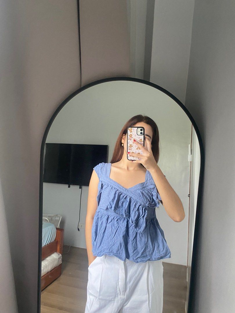 Dainty Denim Blue Ruffled Blouse Top (Category: Blouses) located in Manila. Submitted by lovesclairo (Listing ID 1379655907, Image 1). Description: ✿ 𝗣𝗥𝗜𝗖𝗘: ₱150 ✿ 𝗦𝗜𝗭𝗘: Small ✧ worn twice ✧ no flaws (js needs ironing) ✧ so nice!!! perf for tita outfits 🥰 ✧ has side zipper ✧ thick fabric 🤌🏻 ‼️ 𝗥𝗘𝗠𝗜𝗡𝗗𝗘𝗥: ✾ Strictly 𝙣𝙤 𝙘𝙖𝙣𝙘𝙚𝙡𝙡𝙖𝙩𝙞𝙤𝙣, 𝙧𝙚𝙩𝙪𝙧𝙣, 𝙤𝙧 𝙧𝙚𝙛𝙪𝙣𝙙 ✾ This is a preloved item — 𝙥𝙡𝙚𝙖𝙨𝙚 𝙢𝙖𝙣𝙖𝙜
