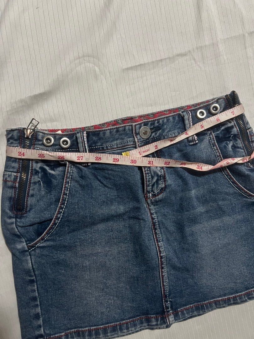 Denim mini skirt (Category: Skirts) located in Manila. Submitted by _fromrani (Listing ID 1379590879, Image 2). Description: waist: 29-30 inches length: 12 inches - fits medium.