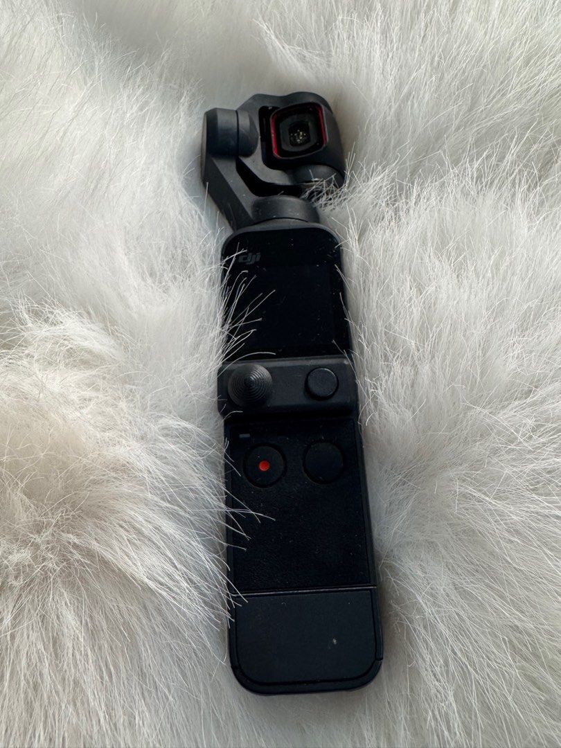 Dj pocket 2 (Category: Video Cameras) located in Manila. Submitted by arahasakia42457 (Listing ID 1379623919, Image 3). Description: Dji pocket 2 creator combo.