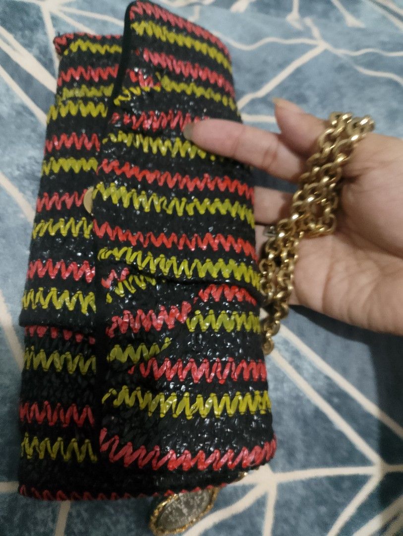 Dolce and Gabbana chain bag (Category: Luxury Bags & Wallets) located in Bacoor. Submitted by nickyvillar90 (Listing ID 1379627477, Image 3). Description: need funds.