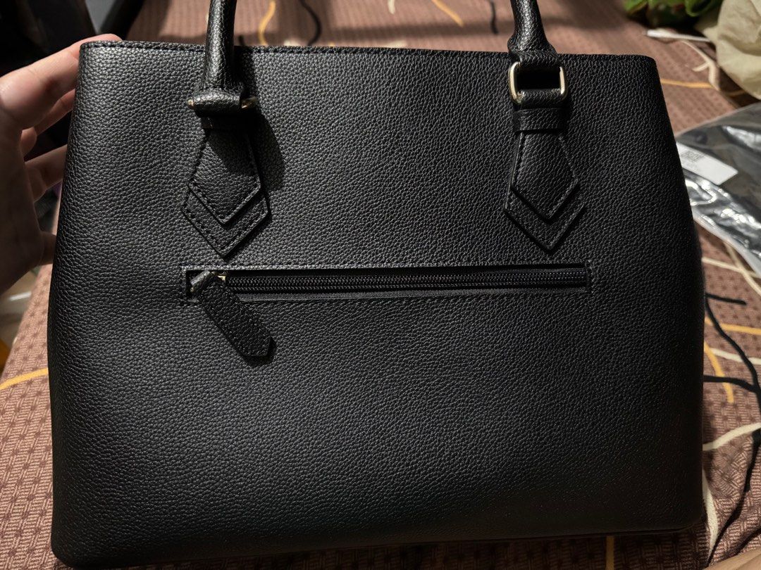 Esquire two way bag (Category: Cross-body Bags) located in Valenzuela. Submitted by ryu12 (Listing ID 1379599888, Image 2). Description: Almost new Original Esquire bag. Hand bag or sling bag. With strap. Shipping fee shoulder by the buyer. Thank you!.