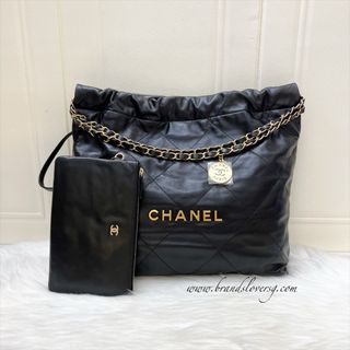 (Category: ) located in . Submitted by brands_lover (Listing ID 1379571597, Image 1). Description: .