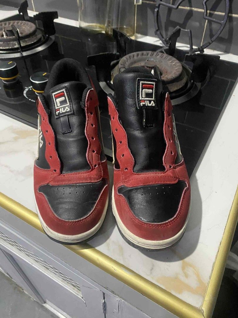 FILA FX-100 Low Trainers (Category: Sneakers) located in Manila. Submitted by declutteringdani (Listing ID 1379661846, Image 2). Description: 500 - no laces Size Womens US 6.5 Condition in the picture Location: Llano, Caloocan MOD: Lalamove or any Same Day Delivery Courier RFS: pangcheckup ng rescued dog.