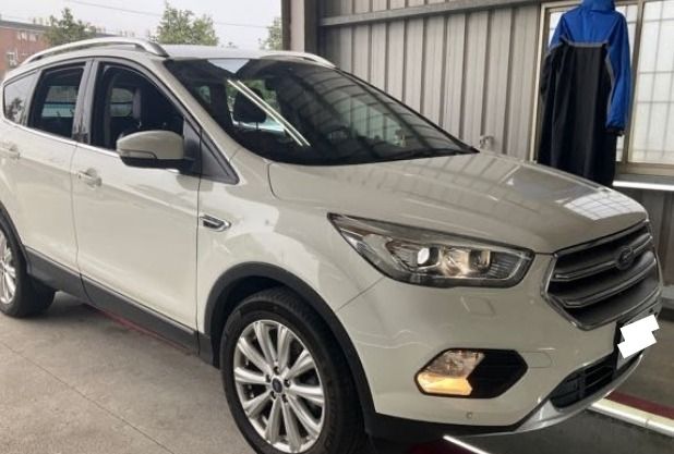 由 vivian19932004 (刊登 ID 1379611562，圖片 1) 提交，位於 新北市 (New Taipei) 的 Ford Kuga 2018款 (類別：汽車出售)，說明：💥認證中古車歡迎你來帶回家💥 💥車輛應有盡有趕緊來搶便宜💥 ⚠️車商賣車 同行勿擾⚠️ ⬇️車輛資訊⬇️ 🔶Ford Kuga 2018款 🔶里程:7萬 🔶燃料:汽油 🔶排氣:1.5L 🔶變速:手自排 🔶驅動:2WD 🔶乘客數:5門5座 ⭕合格認證⭕專業鑑定⭕檢定報告 📌五大保證↘️ 無泡水、無事故、無AB接合車、里程保證、無計程車 📌五大保固↘️ 引擎、方向機、變速箱、發電機、啟動馬達 🔥🔥買好車找上游最便宜🔥🔥 🎈均有第三方權威認證🎈 🎈超優質一手清倉特價🎈 ♠️車況超美不怕你看 ♥️還可配合萊茵鑑定 ♦️里程公開透明無調表 ♣️一條龍服務包您滿意 💯只要車況與認證表不符、可退車並全額退費❣️ ✅可分期✅可貸款✅配合多家銀行 🎀可全額貸讓您買好車並沒有