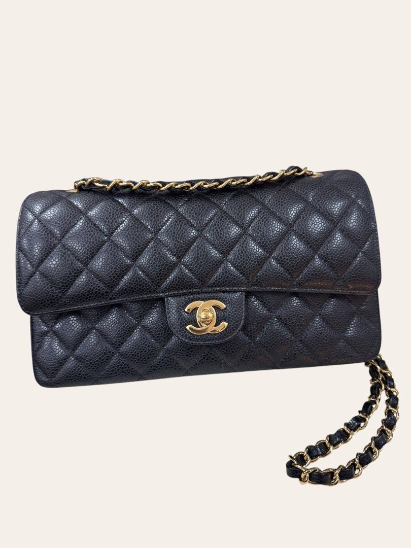 *Full Set* (RTP $15,680) Chanel Classic Medium Caviar Double Flap (Category: Bags & Wallets) located in Singapore. Submitted by dluxetribute (Listing ID 1379706818, Image 2). Description: Visit Us @ dluxetribute.com.sg SGD 8,177 - Credit Card SGD 7,900 - PayNow 💯% Authentic Chanel Classic Caviar Medium Double Flap Retail SGD 15,680 Excellent condition (See pictures for exact condition) Size: 25.5 x 15.5 x 6.5cm Caviar GHW Series 31 Comes with: -