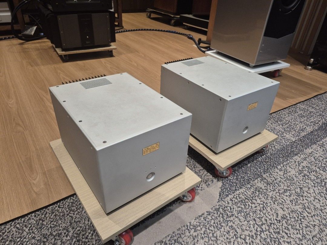 Goldmund Telos 400 monoblock power amp (Category: Soundbars, Speakers & Amplifiers) located in Singapore. Submitted by jensonaudio (Listing ID 1379644759, Image 3). Description: Working condition.
